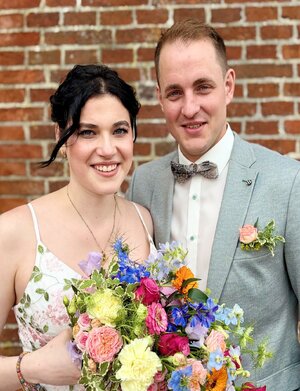 Bild vergr&ouml;&szlig;ern: Julia Weerts geb. Tjaden
und Simon Weerts
sagten am 12.06.2026
in der M&uuml;hle in Remels
JA zueinander.

Herzlichen Gl&uuml;ckwunsch!
